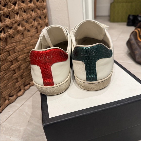 Gucci White and Red Sneakers with Bee Embroidery - Picture 5 of 6